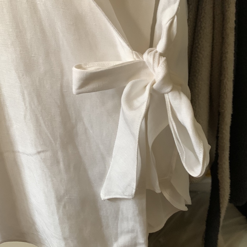 ✨HOST PICK✨ Sussan Linen Blend White Short Sleeve Blouse - Picture 2 of 3